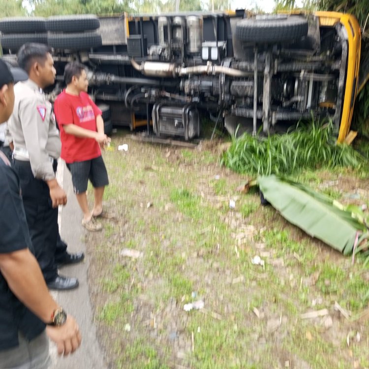 Akibat Kecelakaan Dump Truk vs Motor, 1 Orang Meninggal di Jalan Lintas Liwa