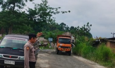 Antisipasi Gangguan, Polresta Deli Serdang bersama TNI Amankan Jalur Truk Material Bendungan Lau Simeme