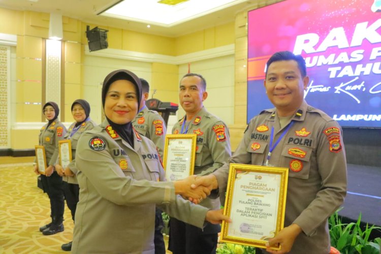 Polres Lampung Barat di Ganjar Penghargaan Oleh Kabid Humas Polda Lampung