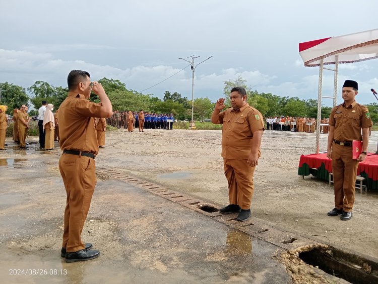 Saat Pimpin Upacara, Kadis Perikanan Rohil Minta ASN Disiplin Waktu dan Tertib Administrasi