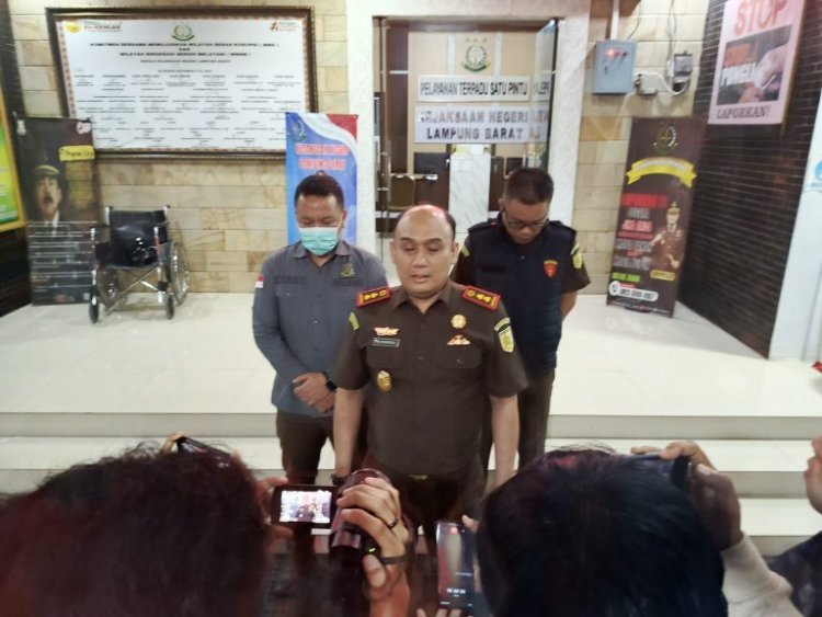 Kejari Lampung Barat Tetapkan Mantan Sekda dan Kadis PUPR Pesisir Barat Jadi Tersangka Korupsi