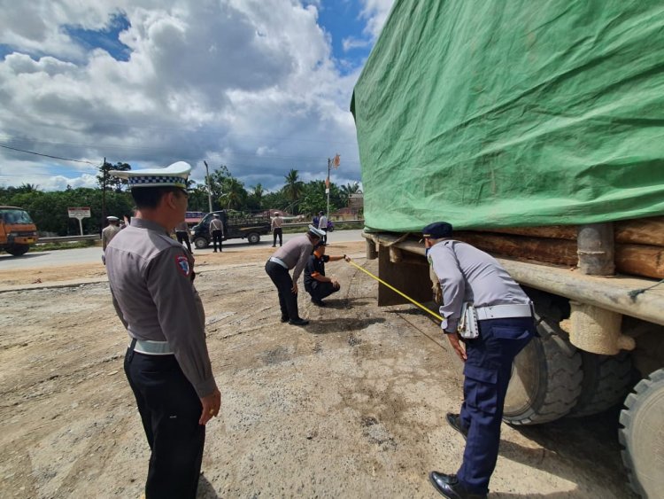 Tekan Angka Lakalantas, Satlantas Polres Rohil dan Dishub Rumpcheck Truck dan Bus