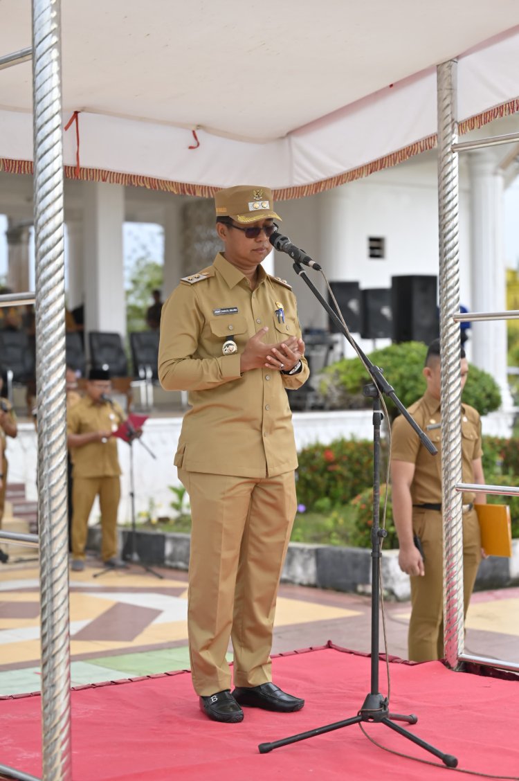 Hari Pertama Kerja, Wabup Rohil Pimpin Apel Bersama ASN