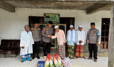 Silaturahmi ke Jama'ah Tarekat Naqsyabandiyah, Kapolsek Pujud Beri Bansos dan Pesan Kamtibmas