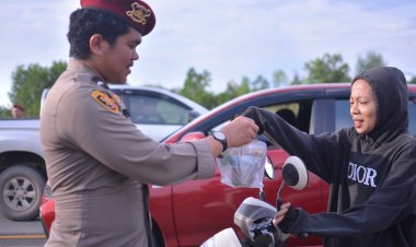 Polres Rohil Bagi Takjil di Ujung Tanjung, Wujud Kepedulian Polri,