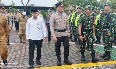 Dandim dan Kapolres Rohil Bagi Sembako Kepada Janda Veteran Kurang Mampu Jelang Lebaran