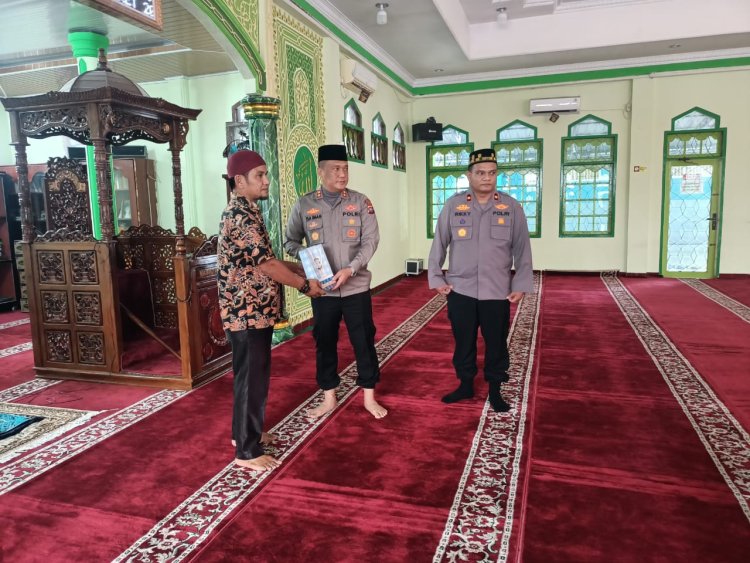 Polda Riau Pererat Silaturahmi dengan Masyarakat Rohil, Bantu Masjid Al Kautsar dan Al Ikhsan