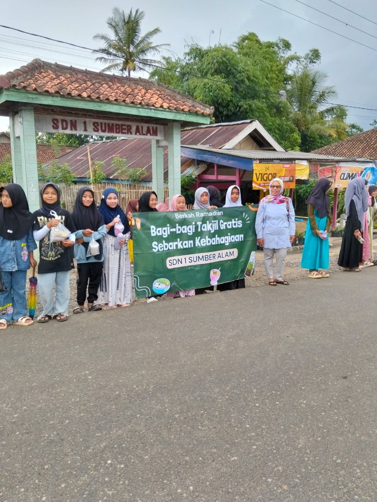 Berbagi Takjil Gratis di Bulan Ramadhan yang Penuh Berkah, Bersama Siswa/i SDN 1 Sumber Alam