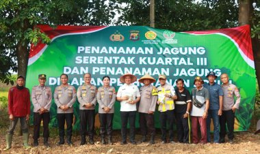 Kapolres Lampung Timur Dampingi Irwil III Itwasum Mabes Polri Tinjau Lahan Jagung Program Ketapang