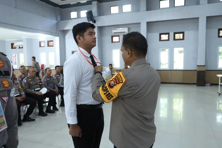 Polres Rohil Peduli Lingkungan, Beri Bibit Pohon pada Personel Berulang Tahun