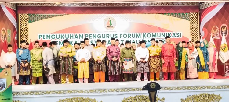 Bupati Rohil Hadiri Pengukuhan FKPMR, Serukan Penguatan Marwah Melayu Riau