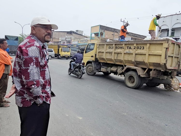 Bupati Rohil Instruksikan DLH Kerahkan Tim Orange Bersihkan Sampah di Bagan Batu