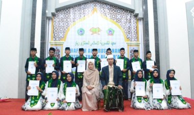 Cetak Generasi Ulama Hafiz Al-Qur'an, Ponpes At-Tafsiriyah Riau Gelar Wisuda dan Haflah Akhirussanah